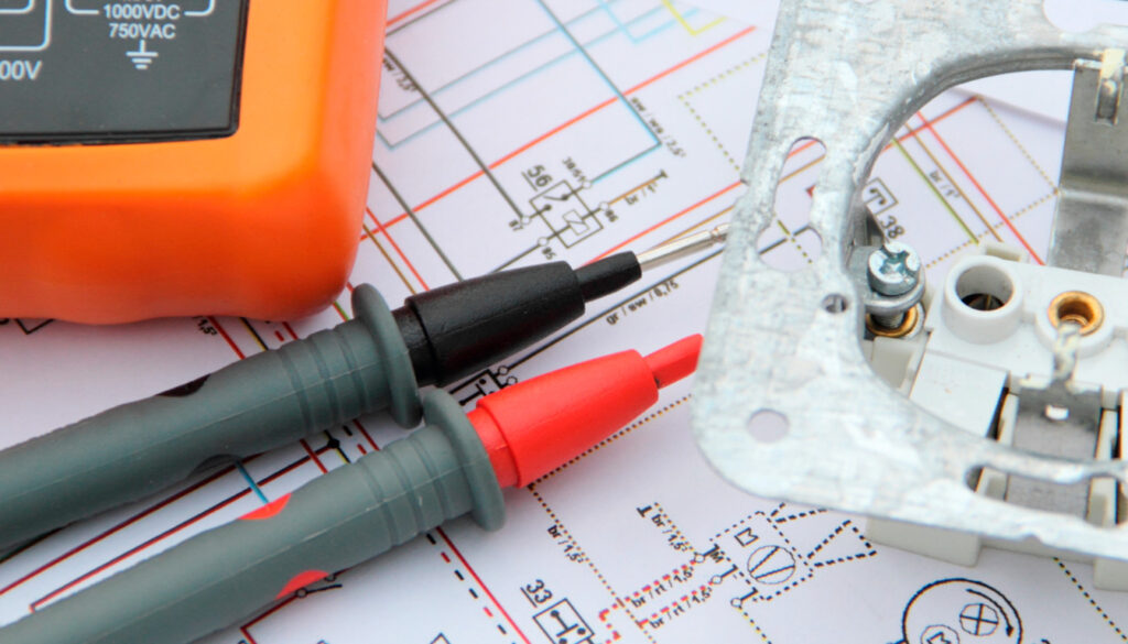 découvrez comment comprendre le câblage et le fonctionnement d'un télérupteur grâce à des schémas clairs et des explications détaillées.