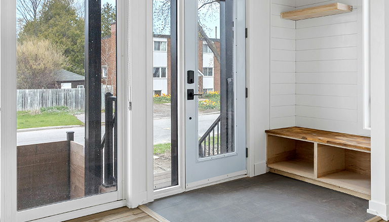 découvrez comment ajouter facilement une poignée extérieure sur une porte-fenêtre en pvc grâce à notre guide pratique étape par étape pour améliorer votre confort et la sécurité de votre habitation.