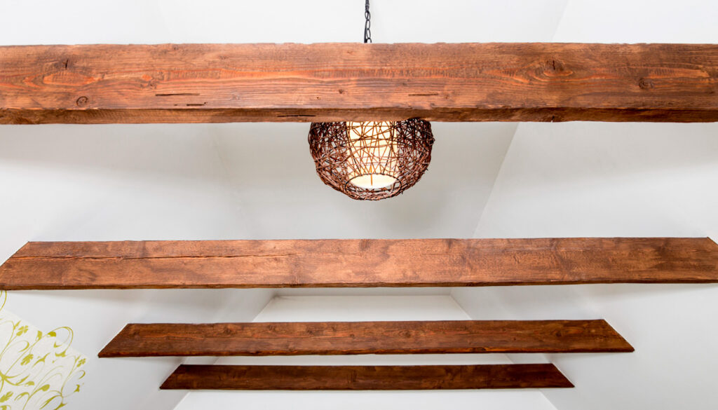 découvrez des idées créatives pour l'habillage de plafond entre poutres ainsi que des méthodes de pose adaptées pour sublimer vos espaces avec élégance et style.