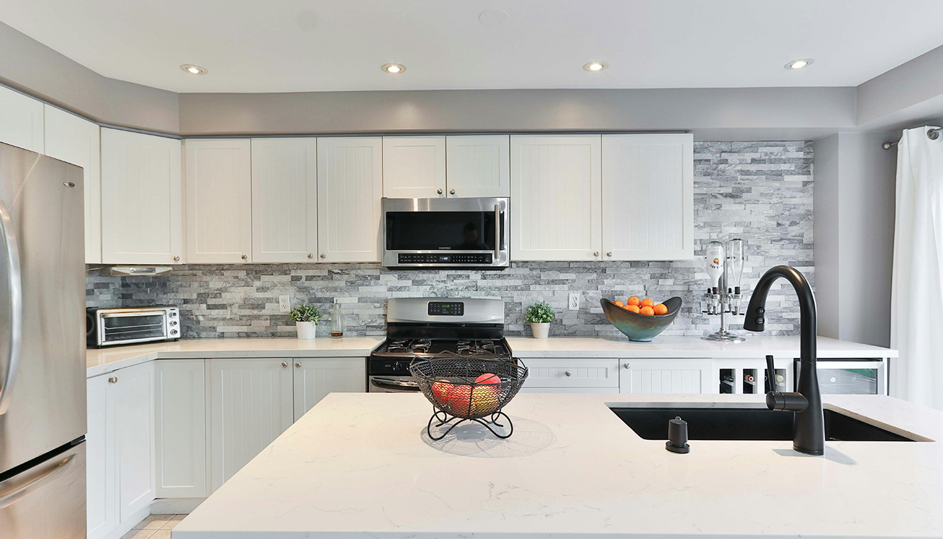 découvrez les tarifs moyens pour la pose de cuisine et les principaux facteurs qui influencent le prix, afin d'estimer votre budget avec précision.