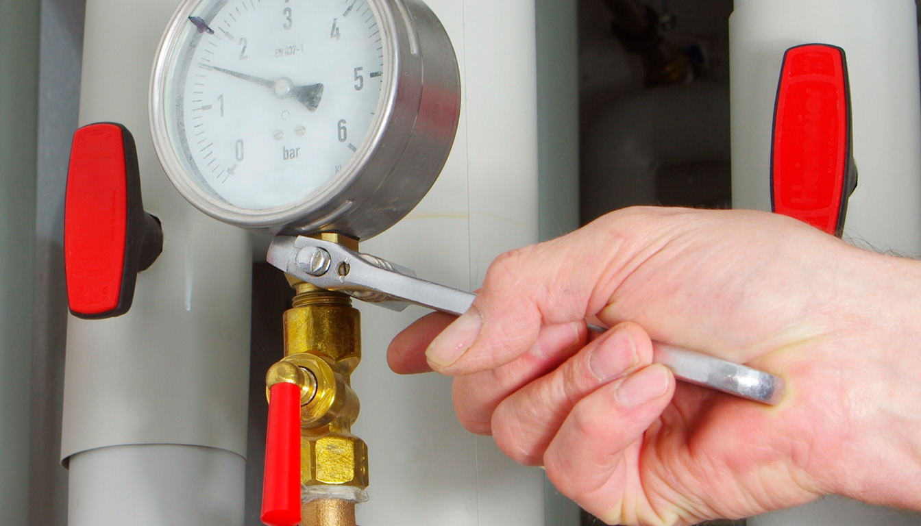 découvrez les différences essentielles entre les circulateurs 25-40 et 25-60 : débit, hauteur manométrique, et leurs usages pour choisir l'équipement adapté à vos besoins de chauffage ou plomberie.