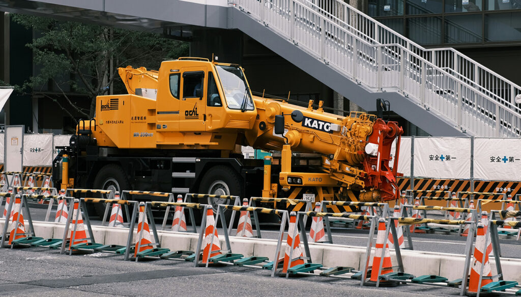 Découvrez comment sécuriser efficacement l'accès à votre chantier de gros œuvre et de rénovation pour protéger votre terrain contre les intrusions et les dommages. Conseils pratiques et solutions adaptées.