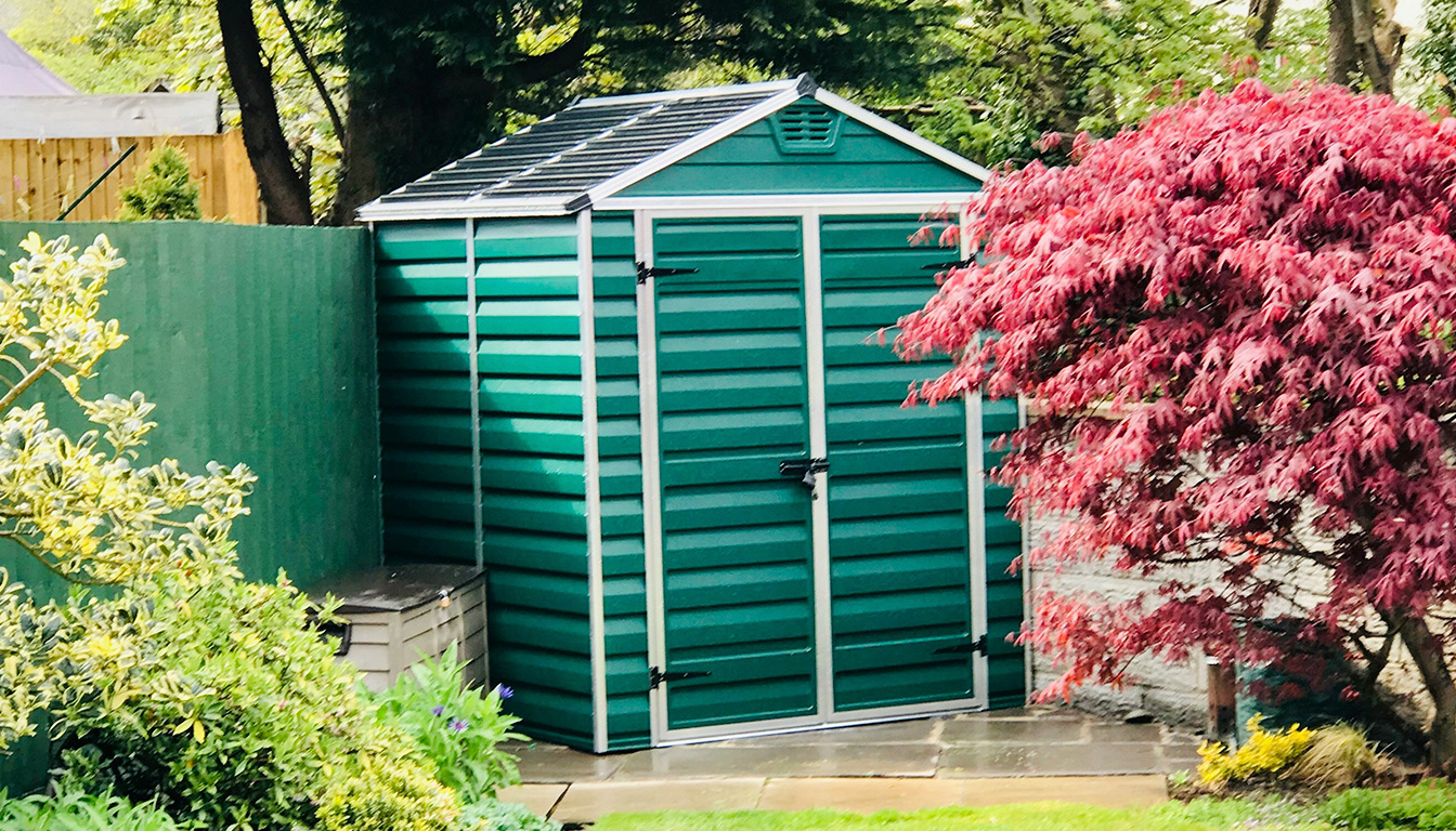 découvrez quelle taille d'abri de jardin vous pouvez installer sans permis ni déclaration préalable, selon la réglementation en vigueur.