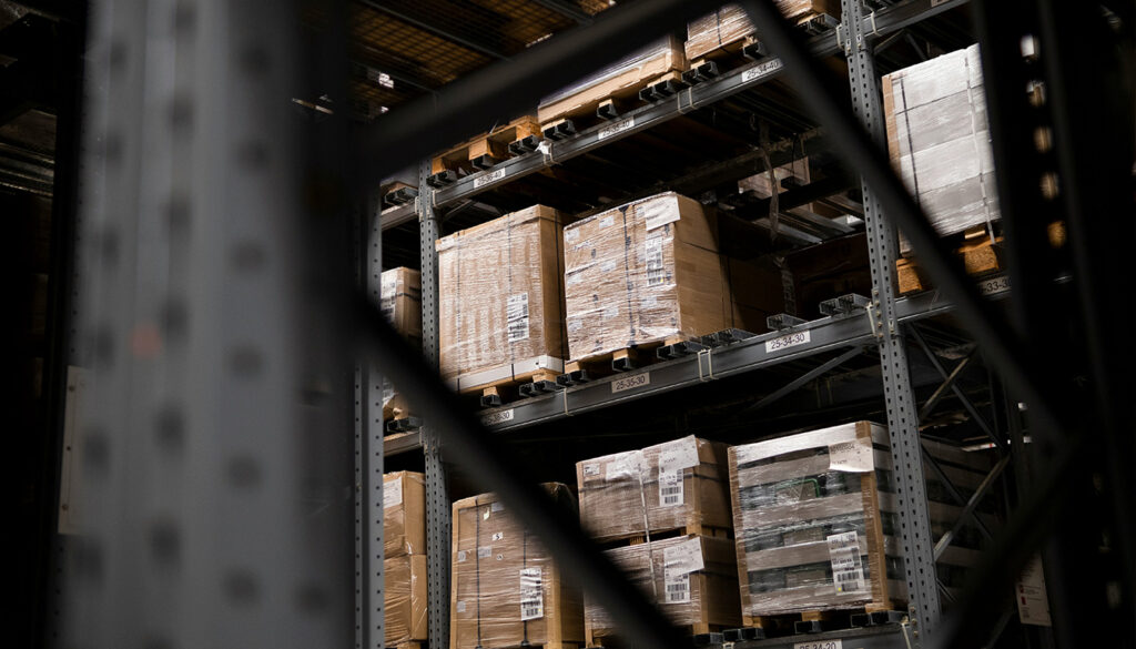 Découvrez comment choisir le rack de rangement idéal pour optimiser votre espace efficacement, avec des conseils pratiques et des critères essentiels pour un choix adapté à vos besoins.