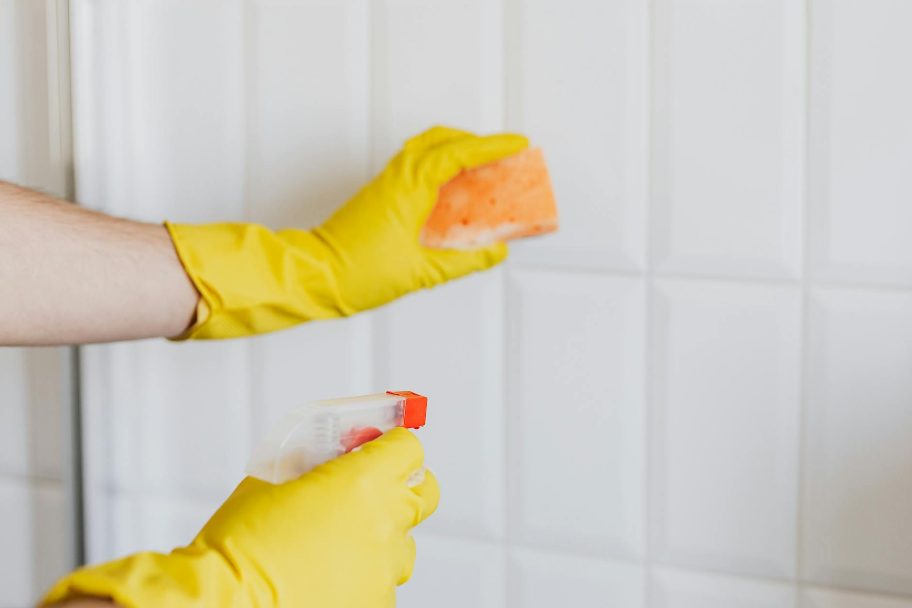 Causes d’encrassement et de noircissement des joints de salle de bain — joints de salle de bain propres