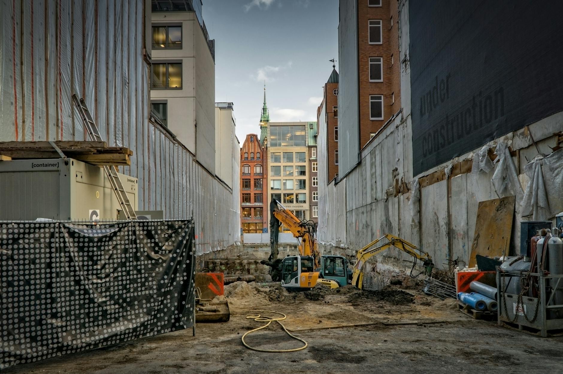 Étanchéité d’un mur extérieur enterré : comprendre d’où vient l’humidité avant d’agir — chantier étanchéité mur enterré