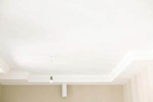 Moisissure sur le plafond de — moisissure plafond salle de bain