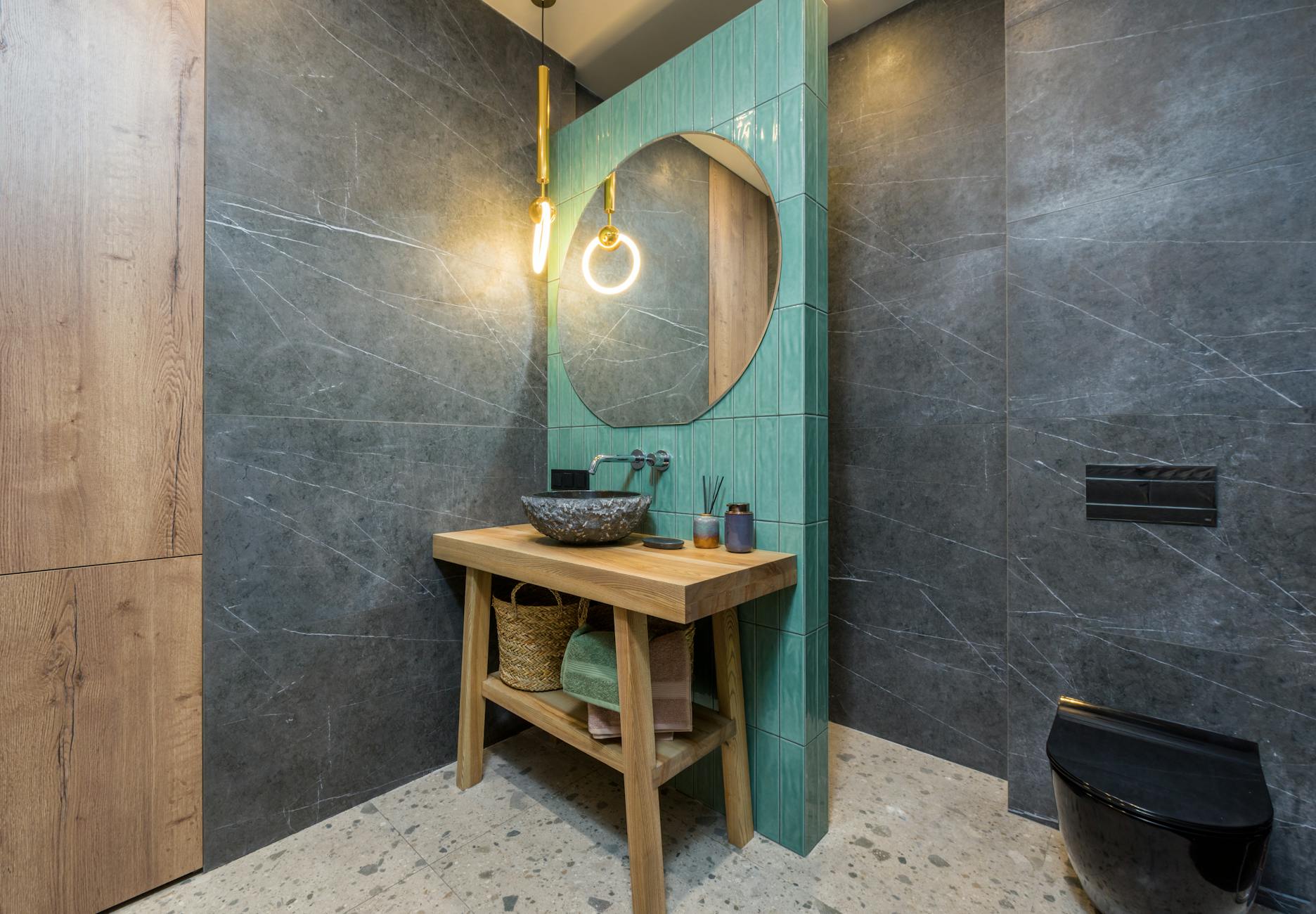 Bois et salle de bain humide : ce qui marche vraiment et ce qui finit mal — meubles en bois salle de bain résistant à l'humidité