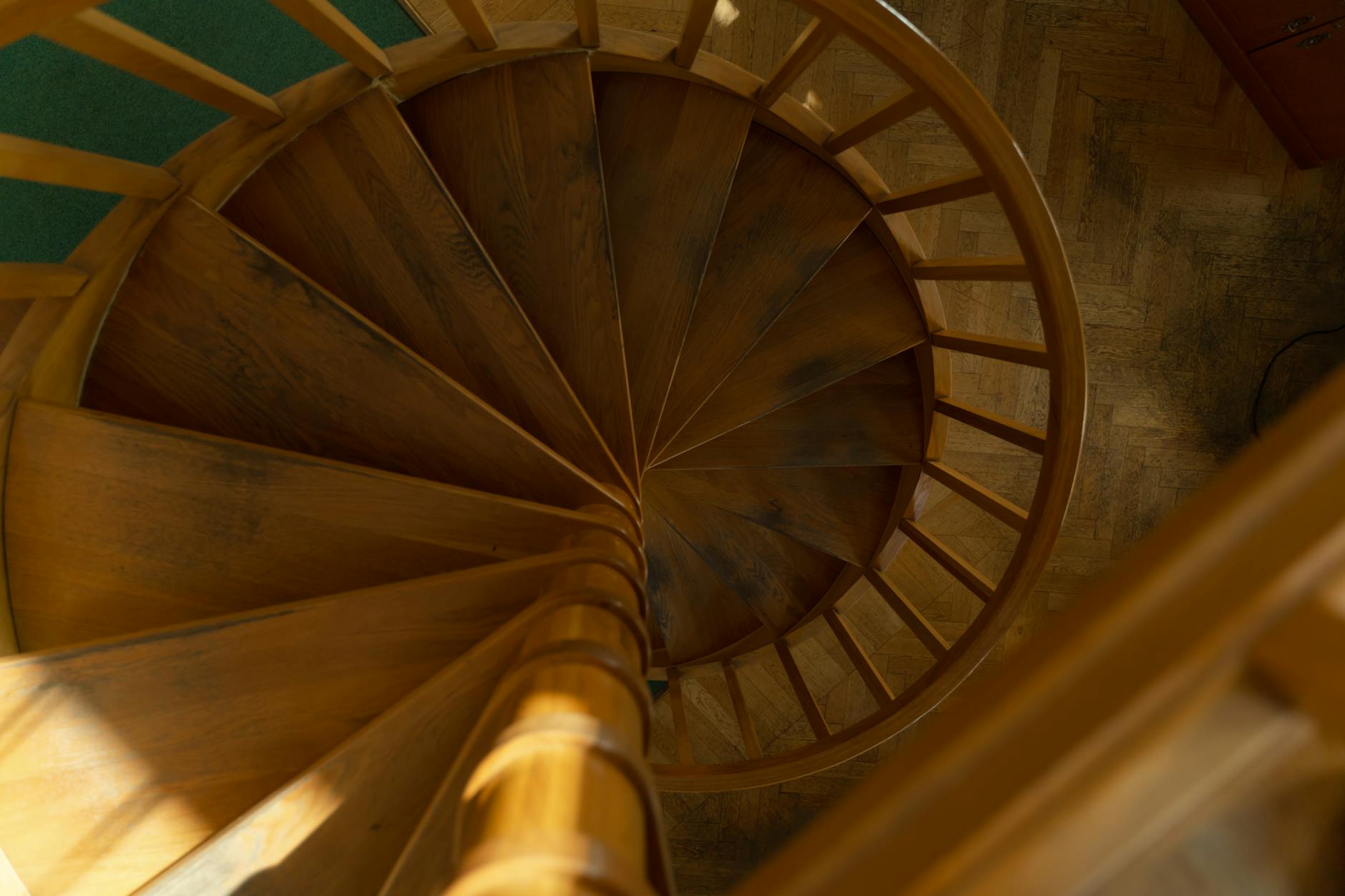 Rénover escalier bois sans poncer : bien diagnostiquer avant d’attaquer — rénovation escalier en bois sans ponçage