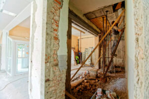 Pourquoi les délais de rénovation s’allongent et comment éviter les retards de chantier