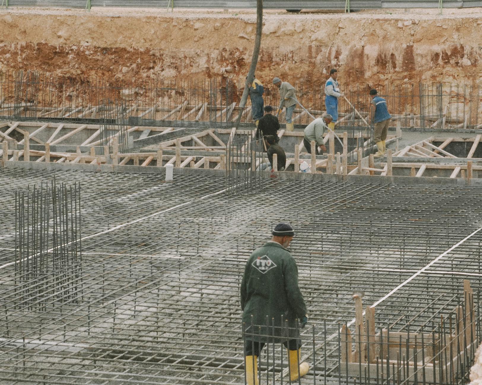 CIBTP Nord Ouest et réseau CIBTP : une organisation au service des entreprises du bâtiment — travailleurs de la construction sur un chantier