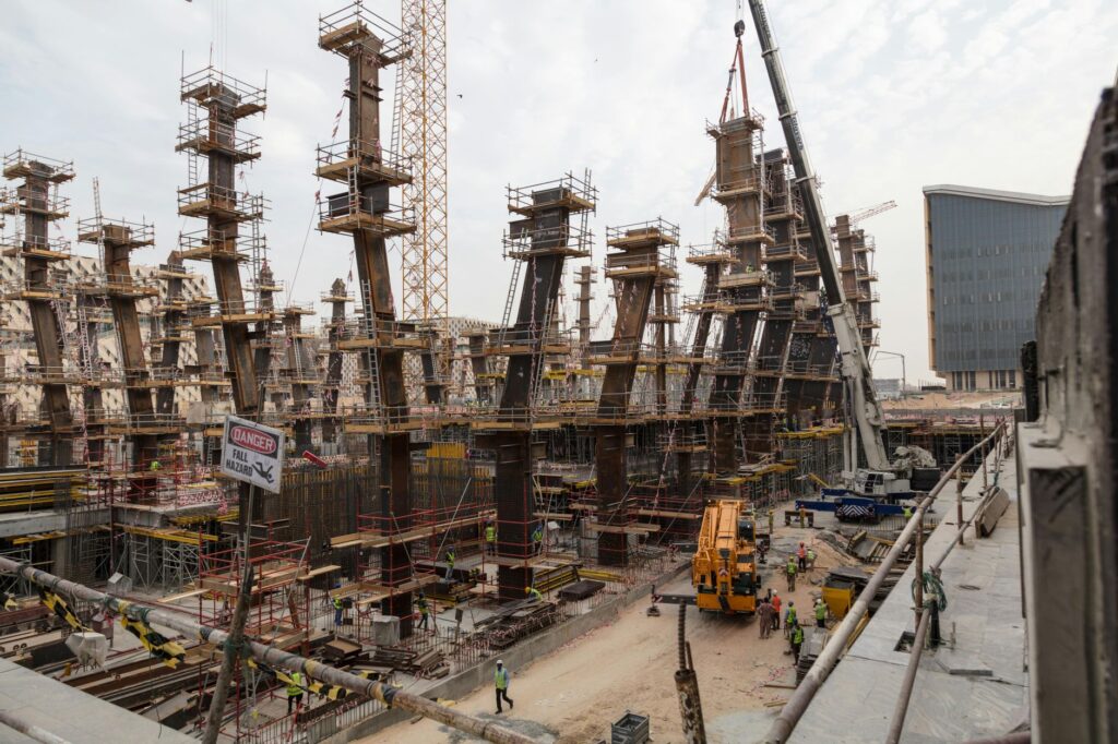Demathieu Bard Construction avis et — travailleurs de construction sur un chantier