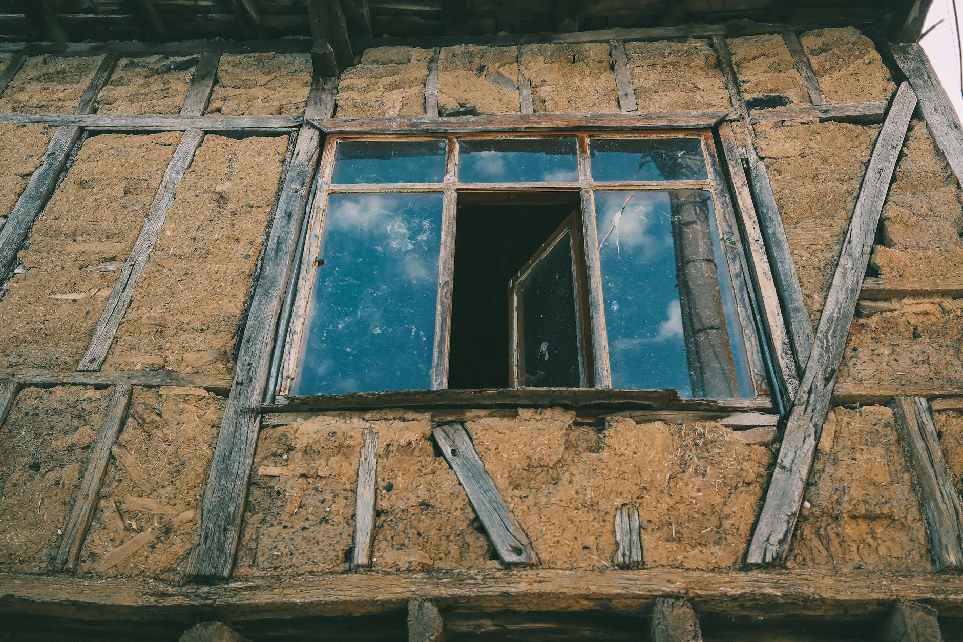 Maison en argile et construction naturelle : un matériau écologique aux performances méconnues — maison en argile construction matériaux naturels