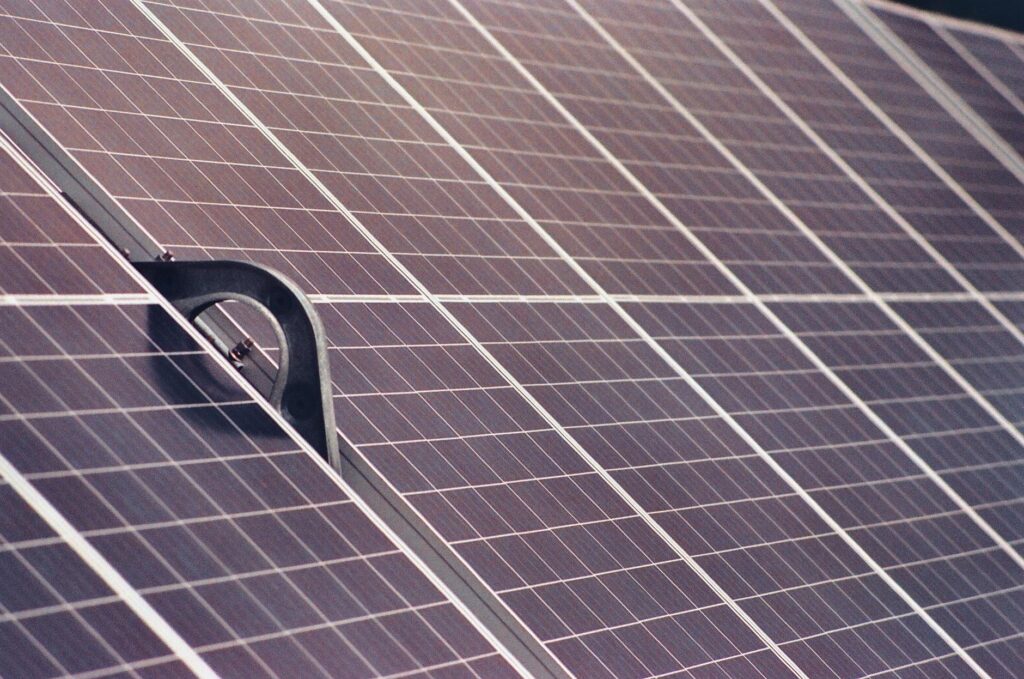 Peut-on brancher deux panneaux solaires — panneaux solaires connectés régulateur