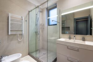 Rénover sa salle de bain — salle de bain moderne rénovation budget
