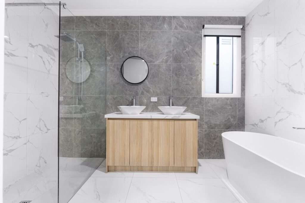 Rénover sa salle de bain — processus de rénovation salle de bain moderne