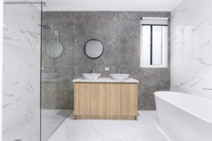 Rénover sa salle de bain — processus de rénovation salle de bain moderne