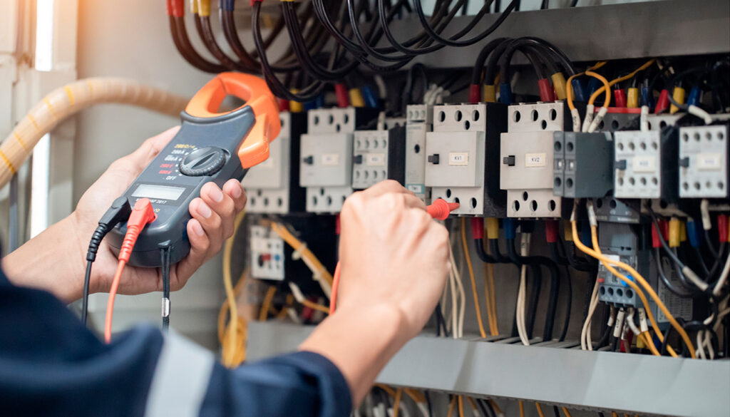 Découvrez quand et pourquoi il est essentiel de rénover une installation électrique pour garantir sécurité, conformité et efficacité énergétique dans votre habitation.