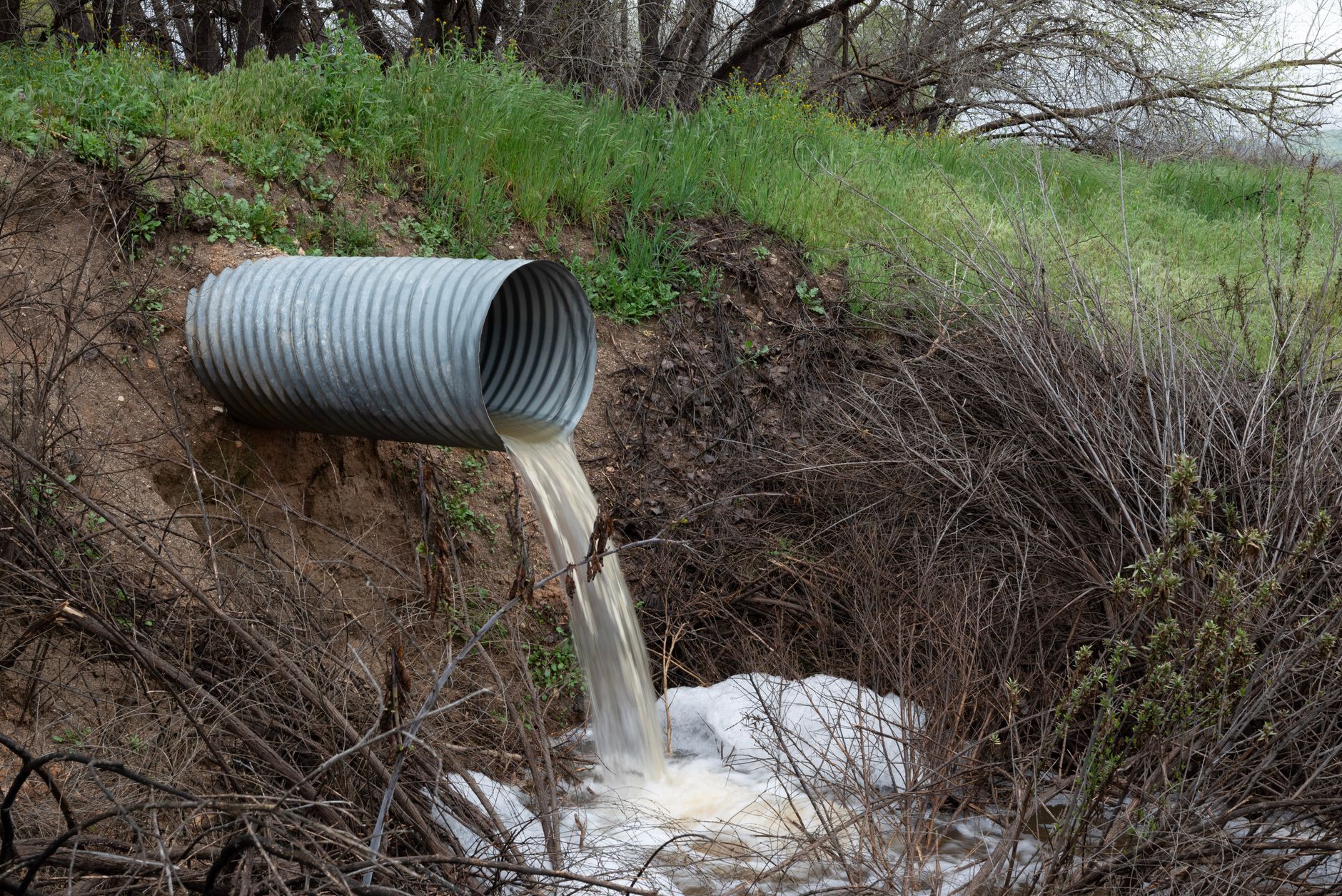 Signes d’alerte et premiers réflexes sur une canalisation enterrée bouchée — canalisation enterrée bouchée