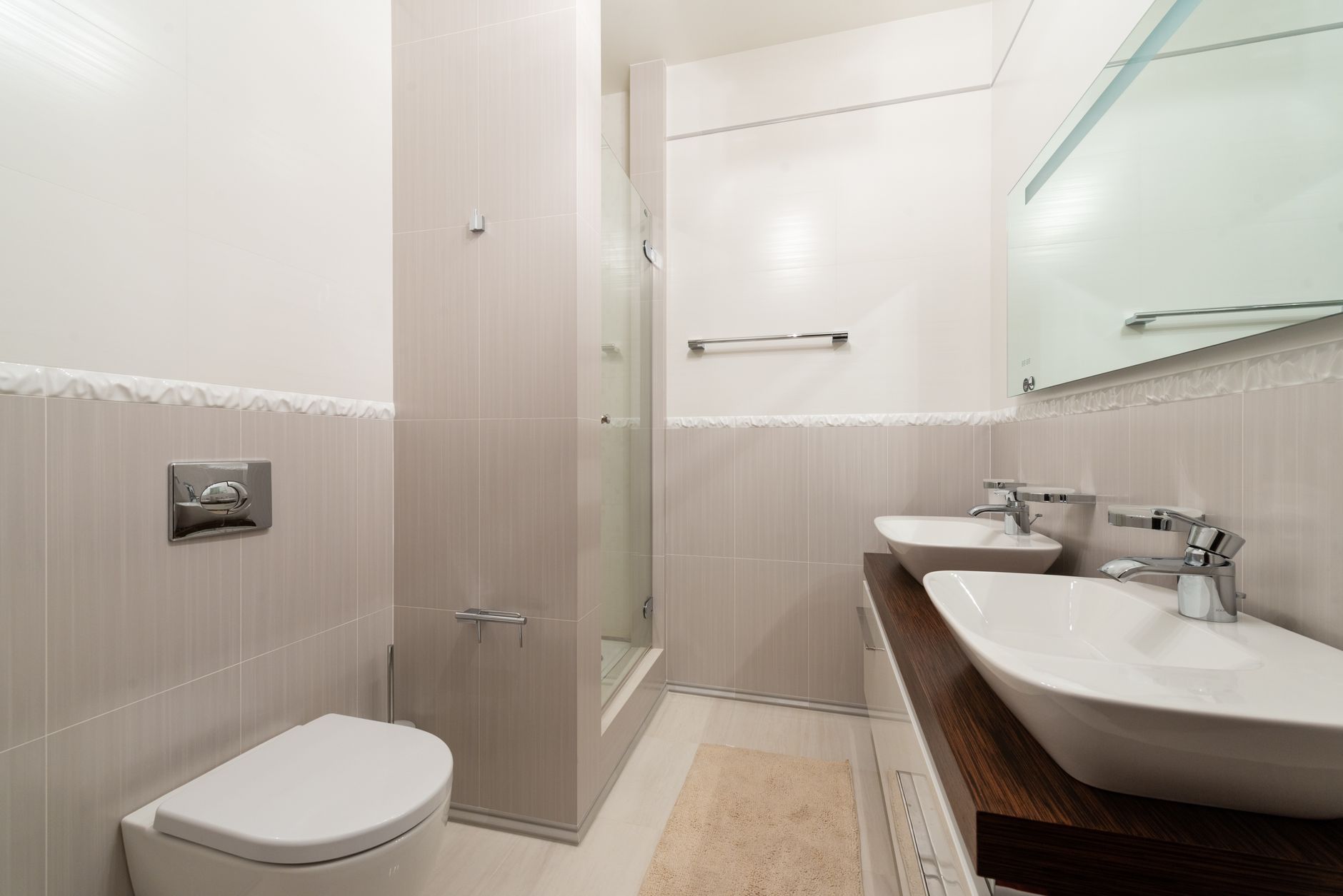Hauteur idéale lavabo et vasque dans une salle de bain familiale — mesure de la hauteur d'un lavabo