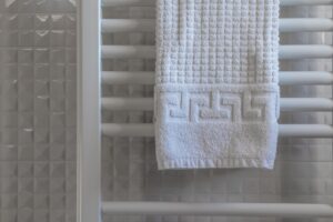 Quel radiateur choisir pour une — radiateur moderne salle de bain sèche-serviettes