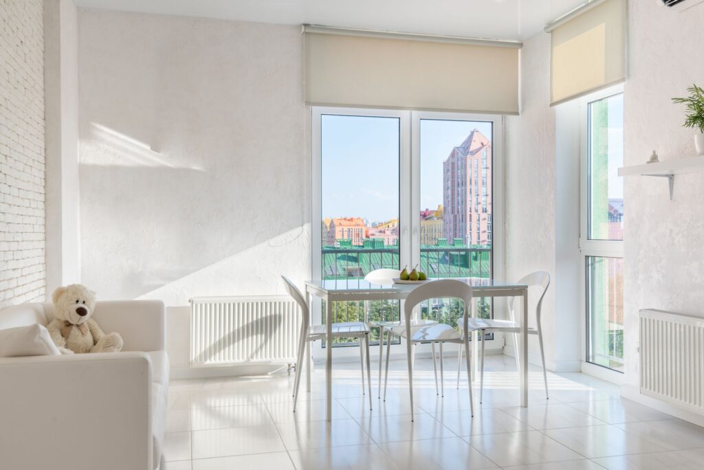 Radiateur électrique Atlantic bien choisir — radiateur électrique dans un salon moderne