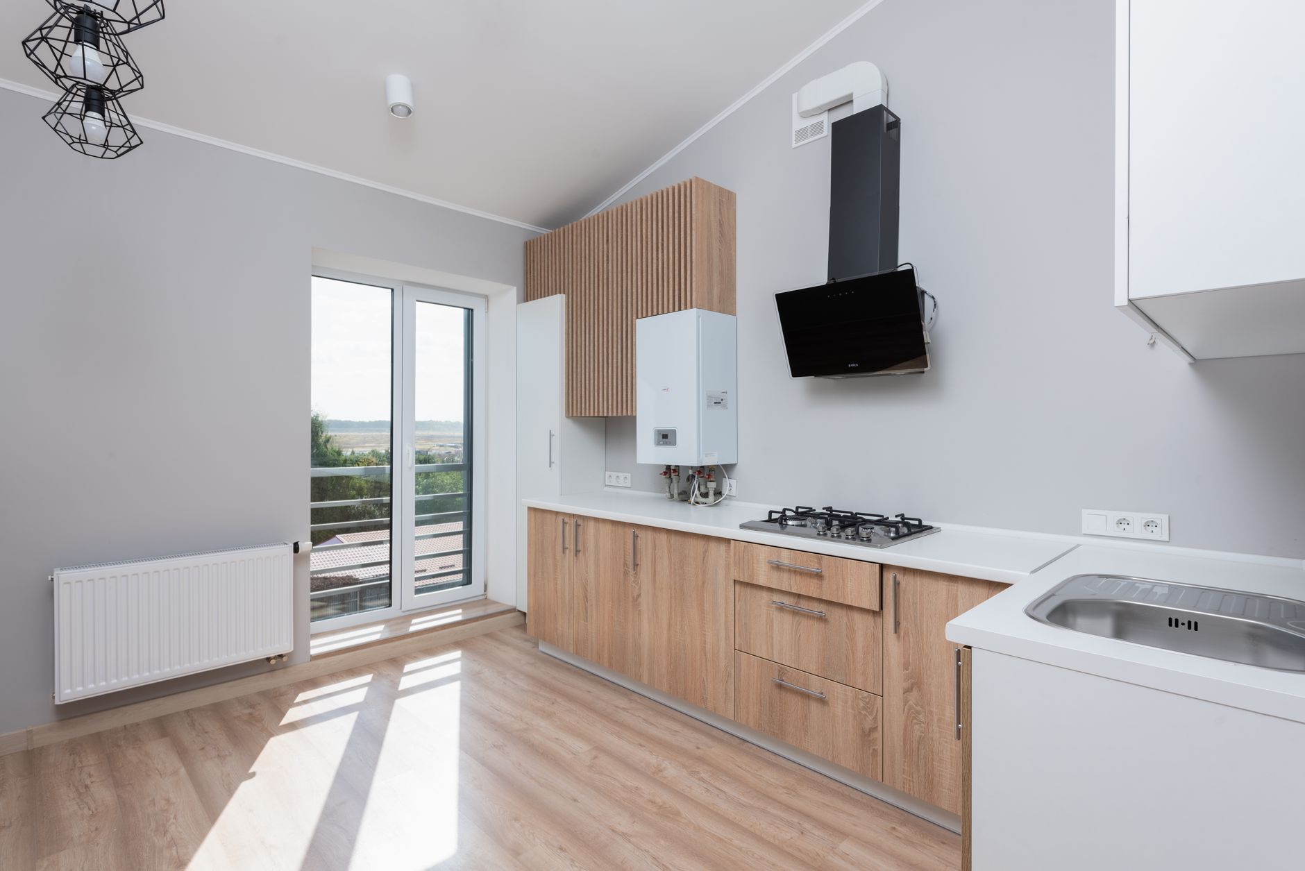 Radiateurs Sauter à inertie fluide et sèche : principes, avantages et limites dans un logement habité — radiateur électrique moderne intérieur maison