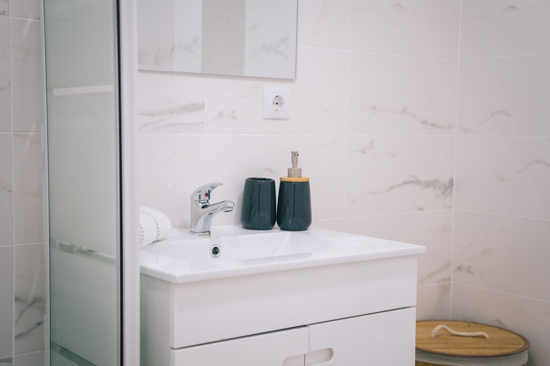 Estimer le coût de sa salle de bain Leroy Merlin sans se faire piéger par les apparences — salle de bain moderne Leroy Merlin