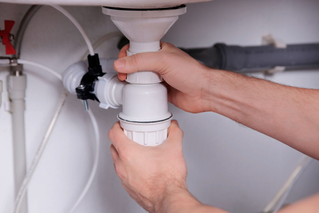 Quel déboucheur de canalisation choisir : produit, électrique ou fait maison ?
