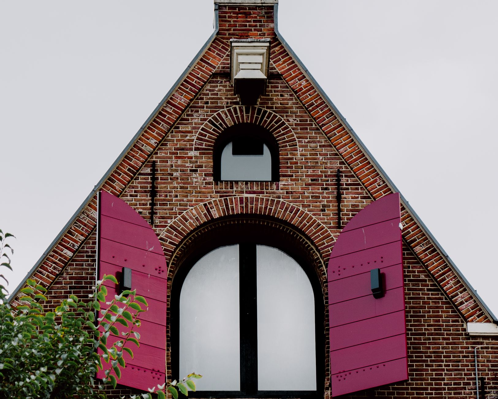 Prix d’un volet roulant triangulaire : logique de calcul, fourchettes et pièges classiques — installation de volet roulant triangulaire