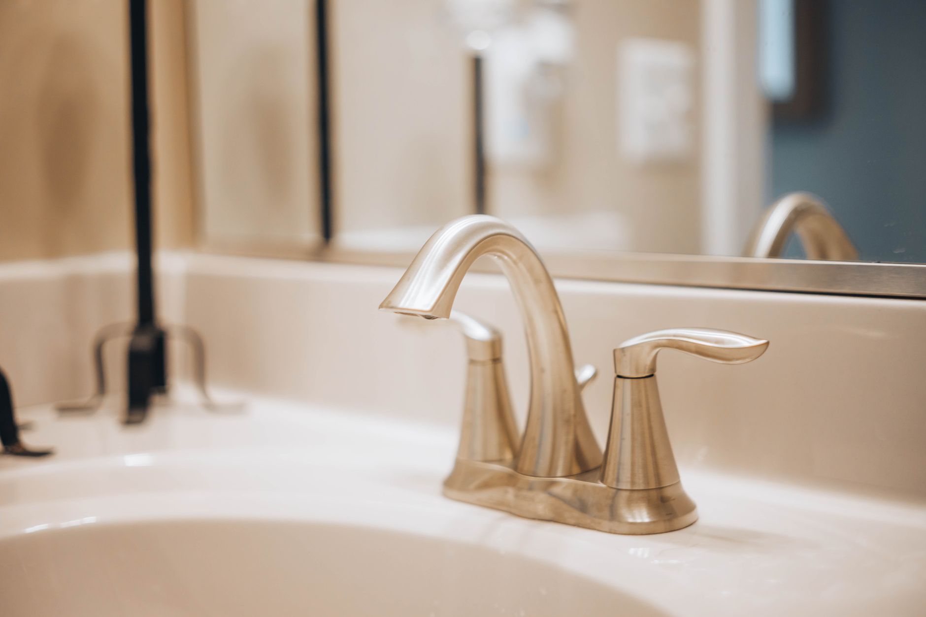 Robinetterie Rolf pour salle de bain et cuisine : comprendre les grandes familles de modèles — design de robinet moderne salle de bain