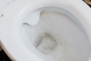 Déboucher des toilettes sans ventouse, — Déboucher des toilettes sans ventouse, avec du bicarbonate ou rapidement : les méthodes qui marchent